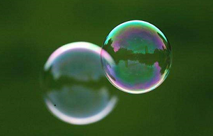 兩會代表熱議互聯(lián)網(wǎng)金融：吸血鬼還是鯰魚？