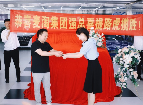 十年耕耘，榮耀加冕，麥淘集團淘寶事業(yè)部總經(jīng)理羅強榮獲路虎攬勝！